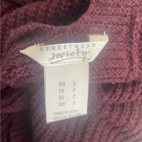 ๐ Streetwear Society Burgundy Knit Sweater โ Womenโs Small ๐ - Picture 8 of 9